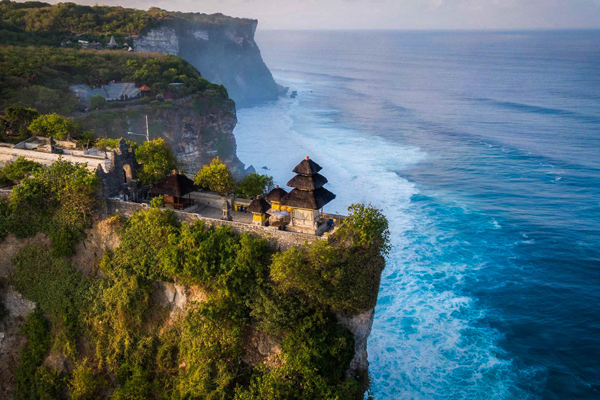 taxi driver service in ubud bali for one day trip and and tour include air port pick up and drop and kanto lampo natural waterfall