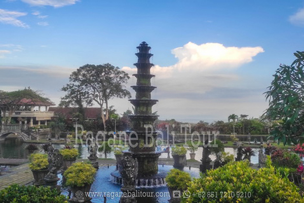 ubud taxi driver service in ubud go to tirta gangga water pallace