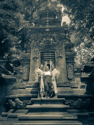 ubud taxi service driver to tirta empul holly water temple