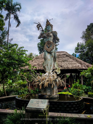 ubud taxi service and ubud private driver for one day trip and and tour go to taman ayun temple